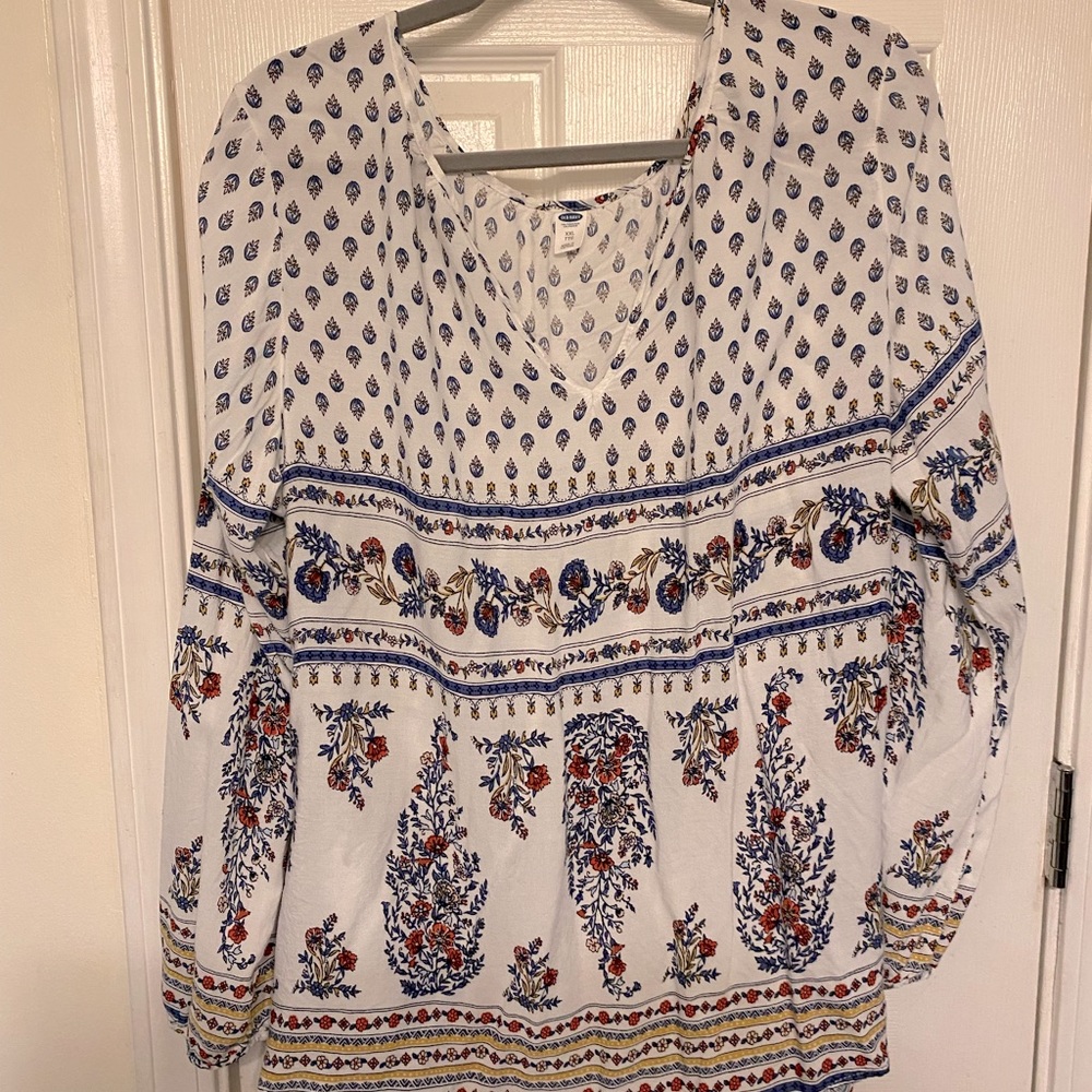 Old Navy long sleeve blouse. Size xxl. Worn twice.